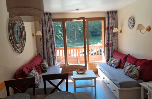 Les Claux Apartment | Ski in ski out apartment heated pool l'albane
