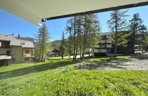 Les Claux Apartment | Ski-in/ski-out apartment in Vars, perfect for families