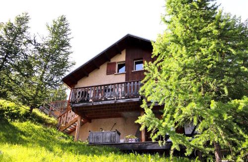Les Claux Ski Chalet | Ski-in/Ski-out Chalet, Quiet Location, and Jacuzzi