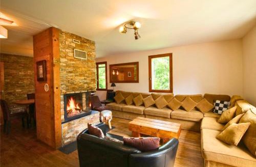 Les Claux Ski Chalet | Ski-in/Ski-out Chalet, Quiet Location, and Jacuzzi