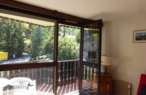 Le Super-Sauze Apartment | Ski-in/ski-out studio with balcony