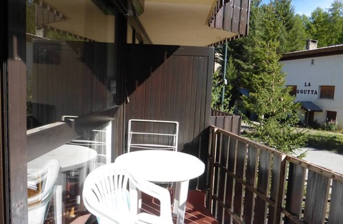 Le Super-Sauze Apartment | Ski-in/ski-out studio with balcony