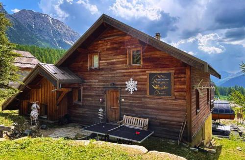 Montgenevre Ski Chalet | Slope-Side Chalet w/Jacuzzi, Home Cinema, for 16 Guests