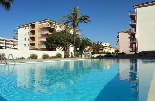 Sainte-Maxime Apartment | SM530-E332 SAINTE MAXIME Appt Studio cabine 4 couchages avec piscine et parking