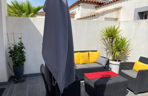 Villetelle Apartment | Snug little hideaway