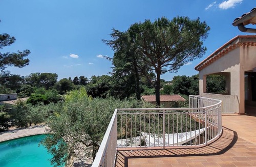 Quartier des Espesses House | Soleil, cigales & piscine dans les hauts de Nîmes