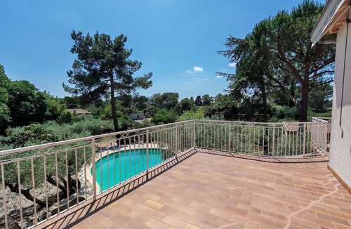Quartier des Espesses House | Soleil, cigales & piscine dans les hauts de Nîmes