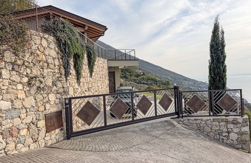 Cassone House | Sopralago ein Ferienhaus in Traumlage am Gardasee by Interhome
