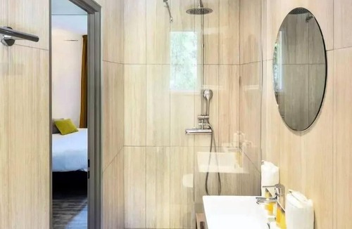 Arles Hotel | SOWELL HOTELS L'Olivier* - Room 2 People Triple Comfort