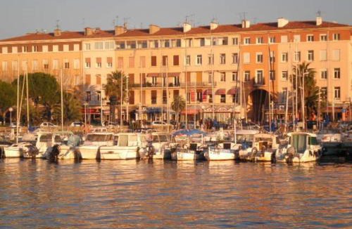 Saint-Raphael Apartment | Spacieux T2 avec grande terrasse à Saint-Raphaël, proche mer et gare, garage inclus - FR-1-226A-102