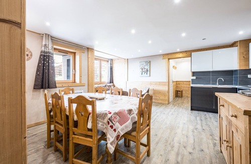 Val-Thorens Apartment | Spacious 5-Bedroom Apartment in Val Thorens Center with Mountain View – Sleeps 10