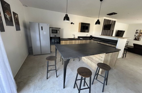 Florensac House | Spacious 5-bedroom house in quaint Florensac with AC
