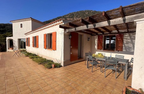 Cavalaire-sur-Mer House | Spacious 5-Room House with Pool, AC, and Fiber Optic Internet in Cavalaire-sur-Mer