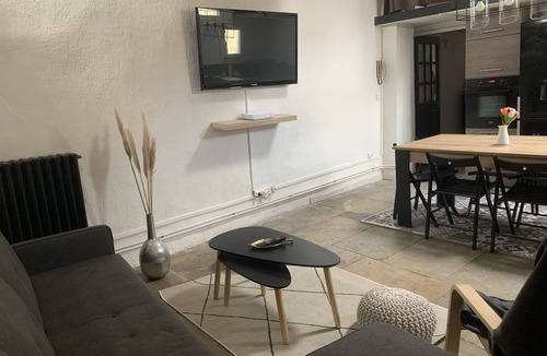 Gambetta Apartment | Spacious apartment in the center of town, ideal for friends or family