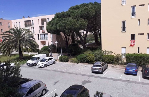 Saint-Tropez Apartment | Spacious apartment with parking in a secure residence