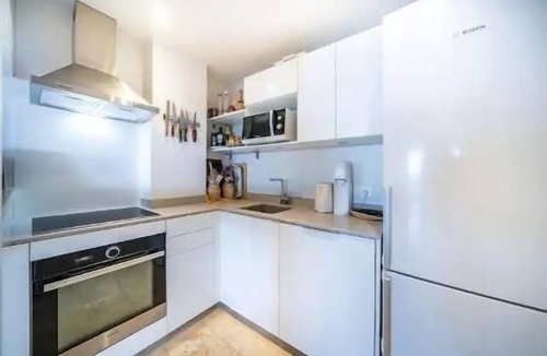 California - Pezou Apartment | Spacious Family Retreat: Sea View - large Terrace - Pool