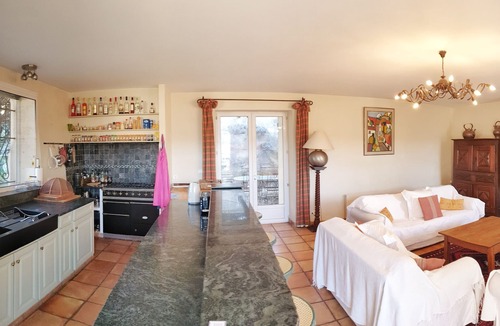 Lambesc House | Spacious family villa Provence | 7 bedroom, heated pool, pet-friendly. Aix 25min