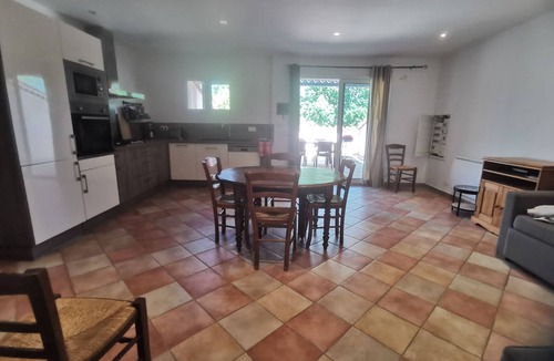 Sainte-Croix-du-Verdon Apartment | Spacious apartment near Lake Sainte-Croix, surrounded by truffle oaks.
