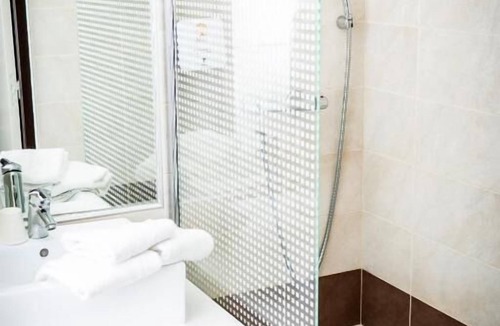 Gap Hotel | Spacious Good-Value Accommodation! Near Place du Rochasson! Pets are Allowed!