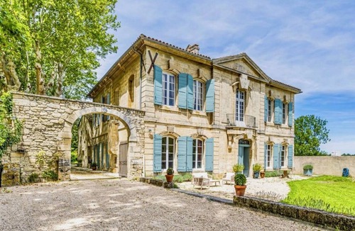 Beaucaire House | Spacious house in Provence Swimming pool 10 people