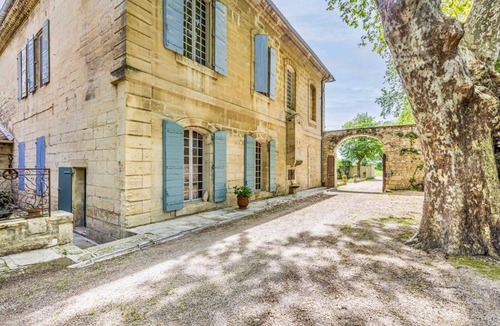 Beaucaire House | Spacious house in Provence Swimming pool 10 people
