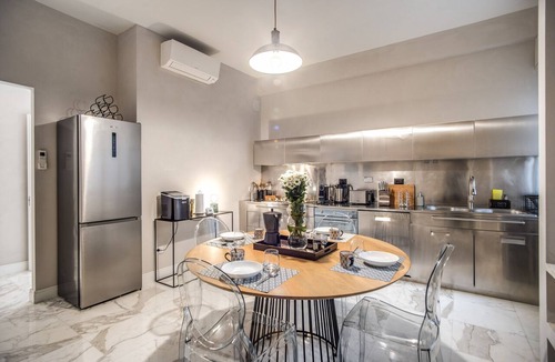 Rione VII Regola Apartment | Spacious Luxury Family Home - 6 AC/WIFI/Heating/Elevator
