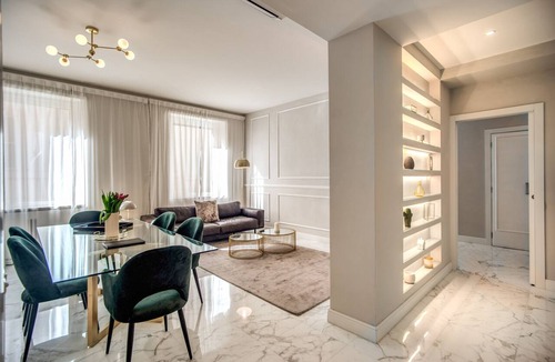 Rione VII Regola Apartment | Spacious Luxury Family Home - 6 AC/WIFI/Heating/Elevator