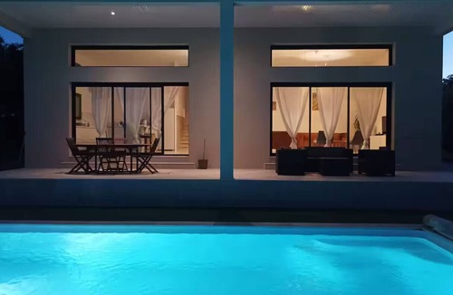 Caremeau Villa | Spacious private villa with swimming pool, very quiet area