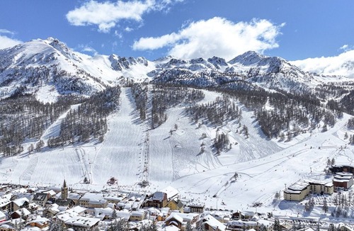 Montgenevre Apartment | Spacious ski-in/ski-out apt - 6 people - Parking - Stunning view