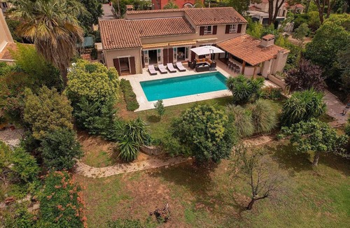 Mandelieu-La-Napoule Villa | Spacious villa in town center, large swimming pool, Esterel view