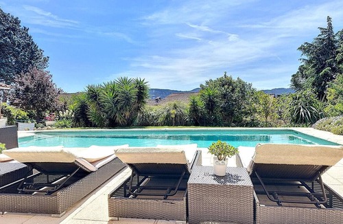 Mandelieu-La-Napoule Villa | Spacious villa in town center, large swimming pool, Esterel view
