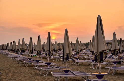 Lignano Pineta Villa | Spacious villa with garden and garage