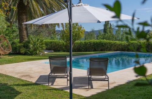 Sainte-Maxime - Saint-Tropez Apartment | Spacious Villa with Pool & A-C for 8 - Sea View