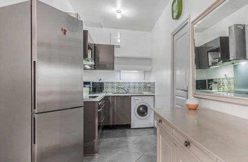 Cadolive Apartment | Spend a relaxing vacation in this beautiful and bright apartment in Cadolive.
