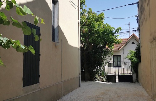 Avignon Villa | Splendid 1930s villa near the ramparts and downtown