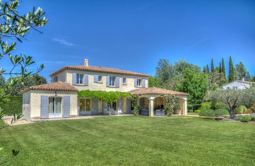 St.-Remy-de-Provence House | Splendid Provencal Villa with Air-Conditoning, Heated Pool and Outside kitchen