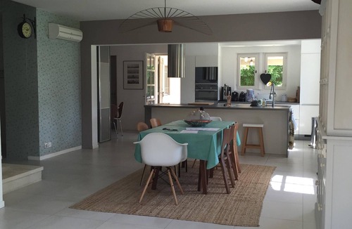 Eyragues House | St-Rémy-de-Pce, 4 kms away, "Mas Airaga" is a charming farmhouse in absolute calm.