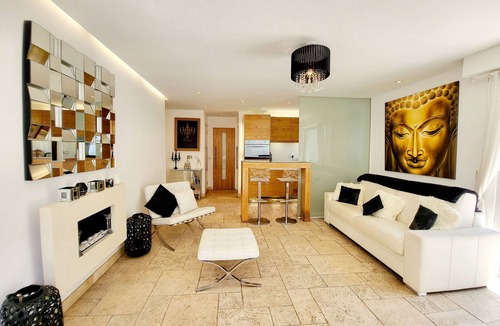 Saint-Tropez Apartment | St Tropez Unique crashpad with pool, private garden, sleeps 4 - 1 bed apartment.