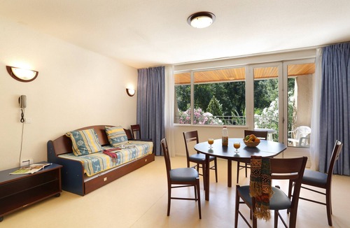 Vallon-Pont-d'Arc Apartment | STU au calme, Terrasse + Navettes à proximité