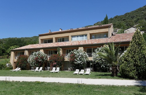 Vallon-Pont-d'Arc Apartment | STU au calme, Terrasse + Navettes à proximité