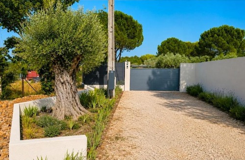 Saint-Maximin-la-Sainte-Baume House | Studio avec Piscine et Pergola