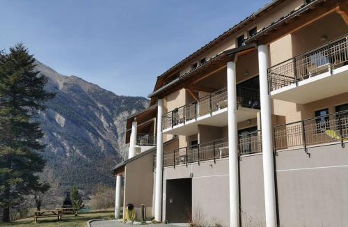 Jausiers Apartment | Studio à Jausiers avec piscine, parking et animaux acceptés - FR-1-165B-51