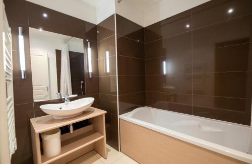 Jausiers Apartment | Studio à Jausiers avec piscine, parking et animaux acceptés - FR-1-165B-51