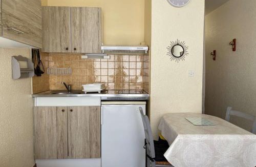 Balaruc-les-Bains Apartment | Studio Équipé 2* - Proche Thermes et Commodités, Exposition Sud - FR-1-553-80