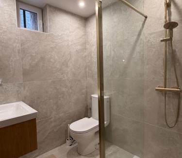 Roquesteron Apartment | Studio 3 personnes maximum avec 1 grand lit et un couchage 1 place entièrement rénové dans un joli village au cour de la nature