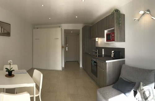 Hyeres Apartment | Studio 3-Studio-Comfort-Ensuite with Shower-Harbour view