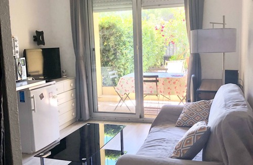 Boulouris-sur-Mer Apartment | Studio 4 people, private terrace and garden, 2 min from the beach