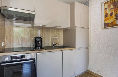 California - Pezou Apartment | Studio A/C La Californie with patio by Olidesi