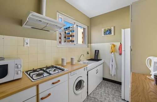 Roquebrune-Cap-Martin Apartment | Studio 'A Quelques Pas De La Mer' with Balcony, Wi-Fi and Air Conditioning