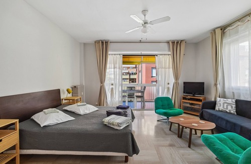 Roquebrune-Cap-Martin Apartment | Studio 'A Quelques Pas De La Mer' with Balcony, Wi-Fi and Air Conditioning